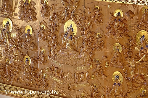 三根本木雕-上師